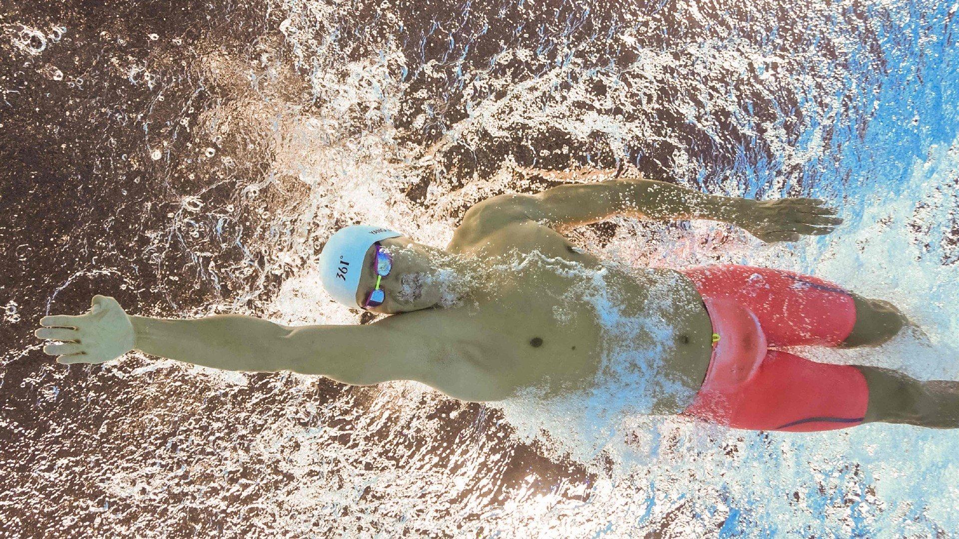 伤病阴影下的王者归来,传奇运动员复出首秀引爆全场