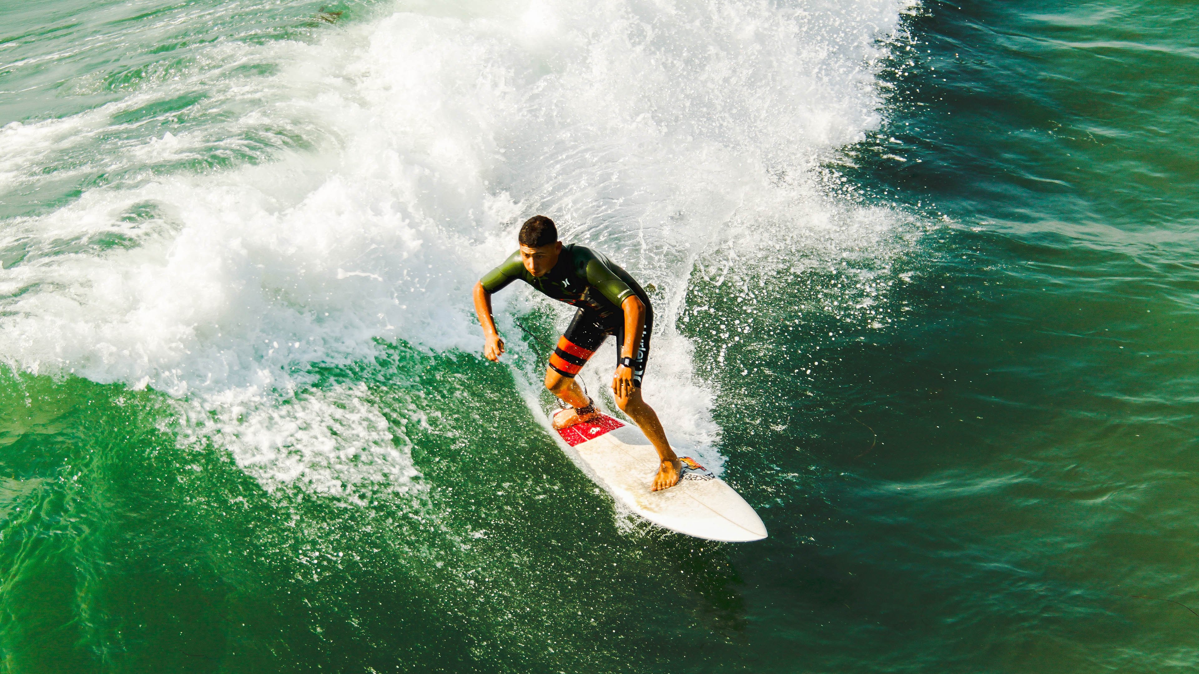 阿尔卡拉斯横扫对手晋级美网八强 卫冕冠军展现强大统治力