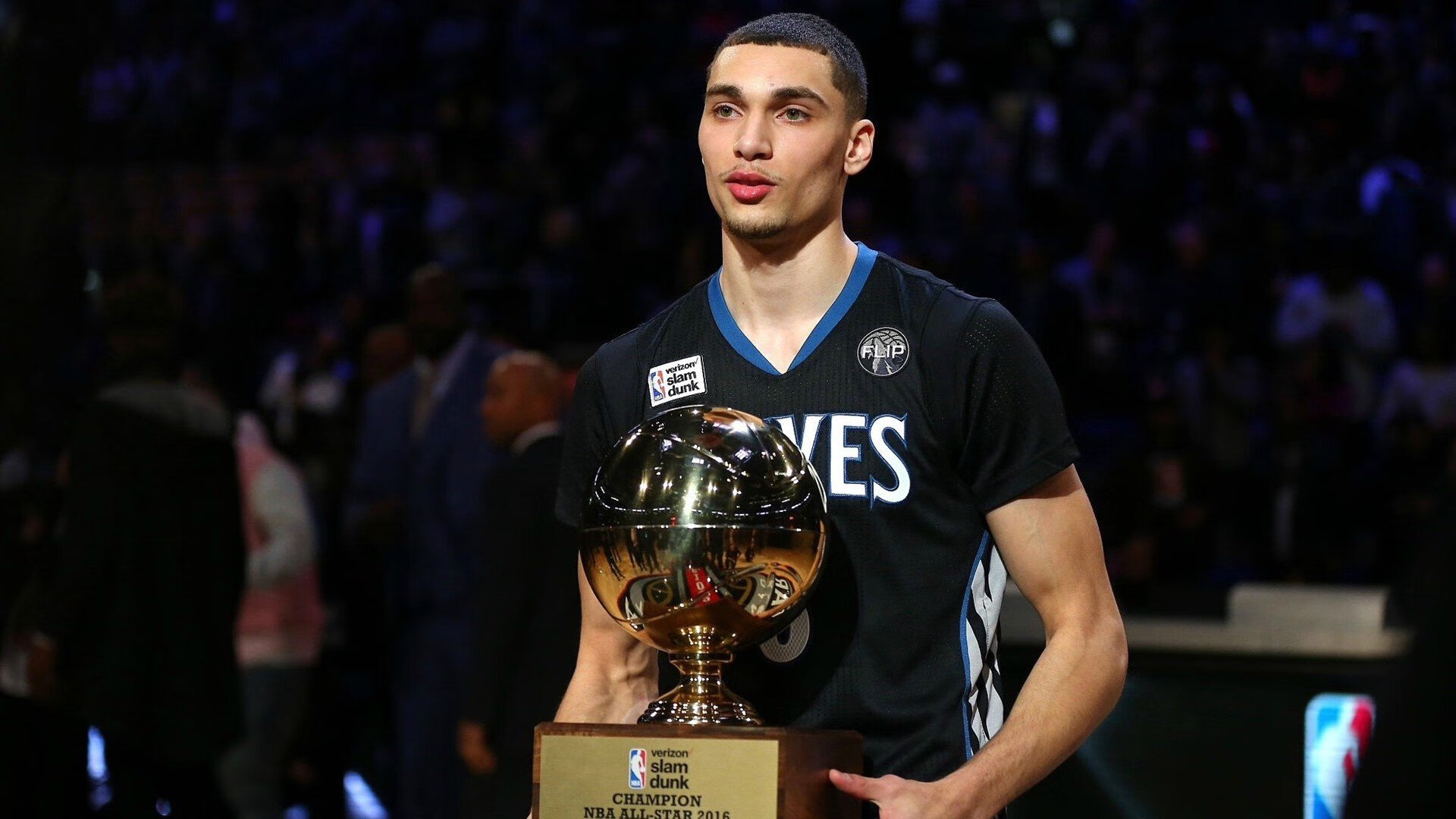 电竞产业蓬勃发展,全球赛事热度飙升,职业选手成新时代体育偶像